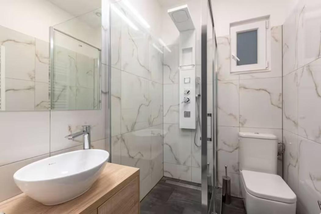 Luxurious Studio Located In The Heart Of บูดาเปสต์ ภายนอก รูปภาพ